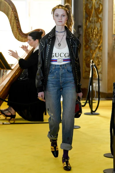 Look 96